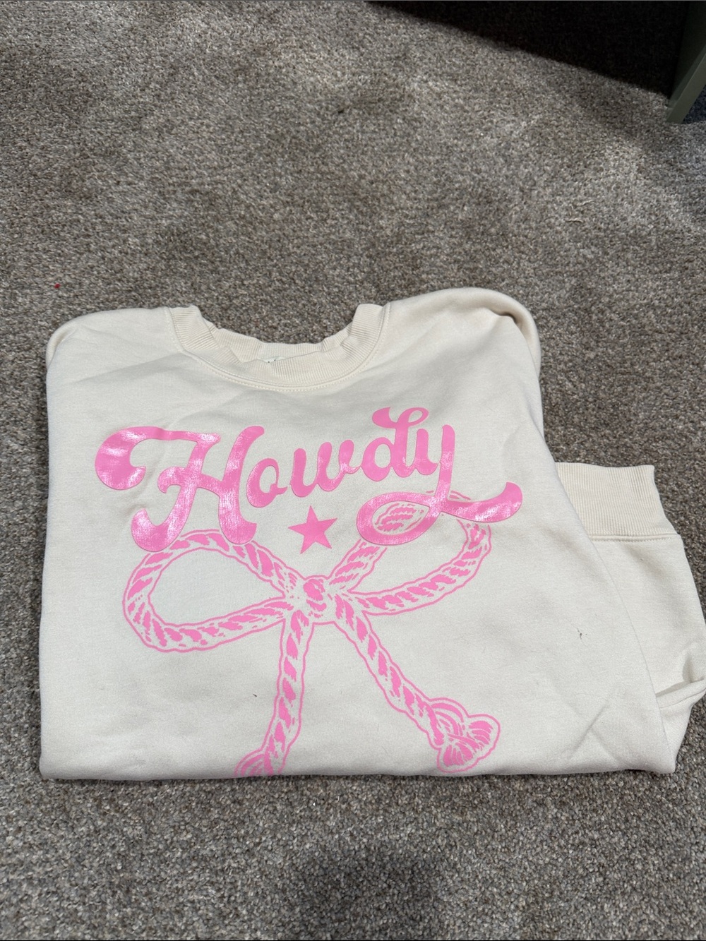 Women’s' Howdy Graphic Sweatshirt - Pink on Cream